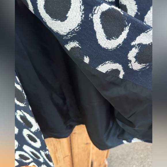 Helene London Overcoat. Very Unique & Stylish. High Fashion. Size Small Runs Big - Picture 8 of 11